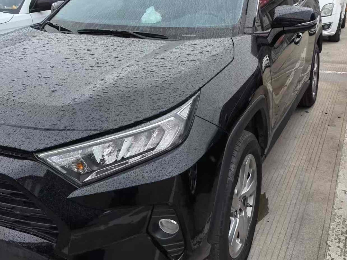 豐田 RAV4  2018款 榮放 2.0L CVT兩驅(qū)風(fēng)尚版圖片