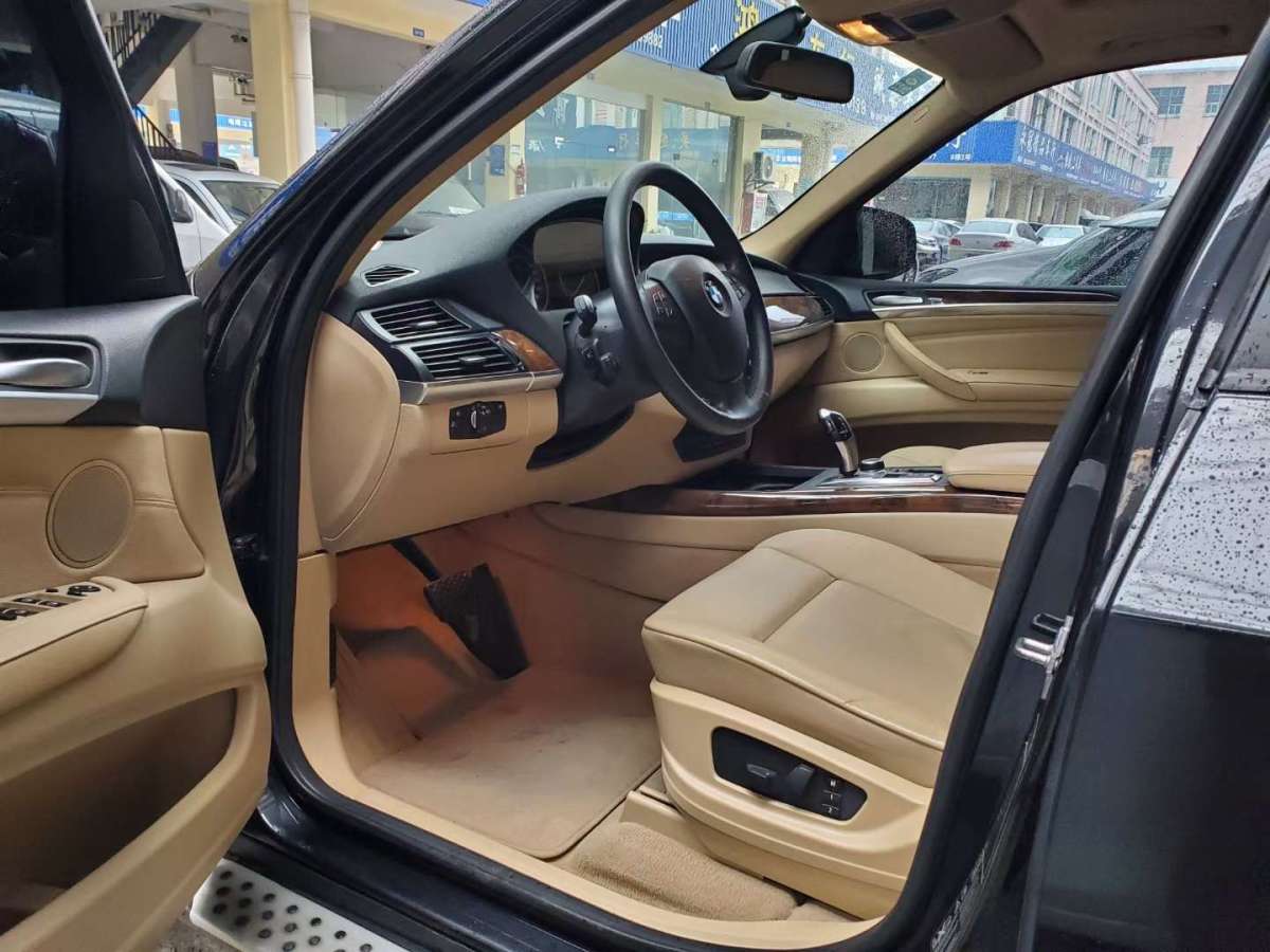 2011年8月寶馬 寶馬X5  2011款 xDrive35i 領(lǐng)先型