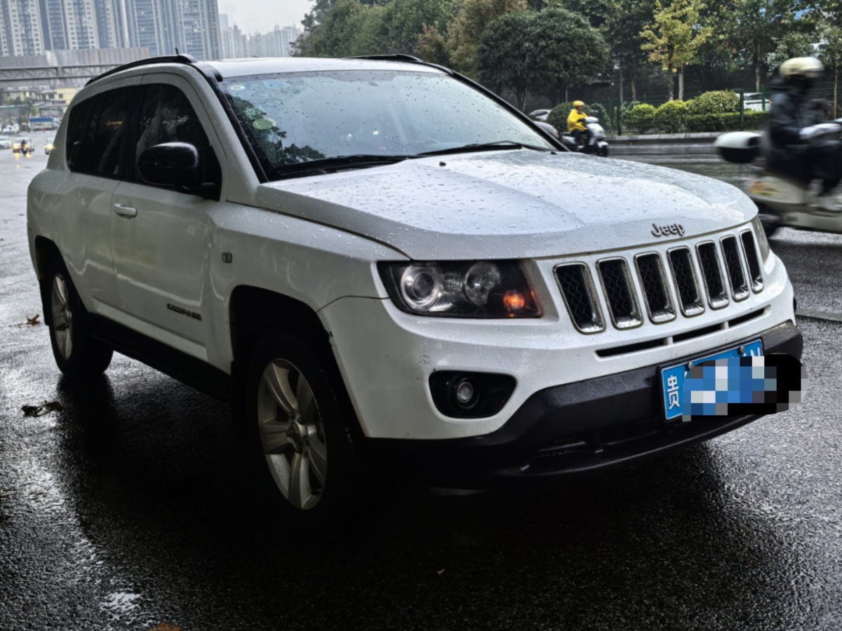 Jeep 指南者  2014款 2.4L 四驅(qū)運(yùn)動(dòng)版圖片