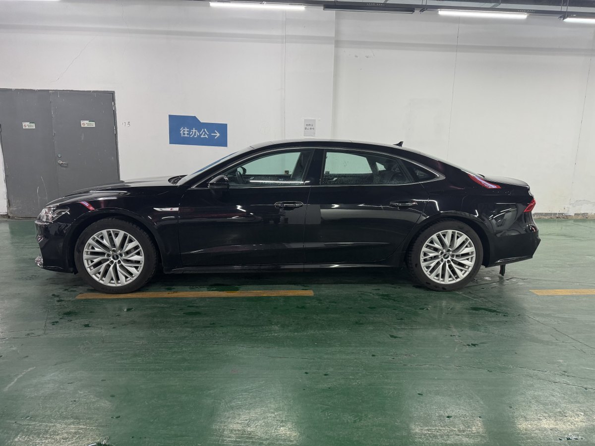 奧迪 奧迪A7L  2024款 45TFSI S-line 筑夢(mèng)型 流晶套裝圖片