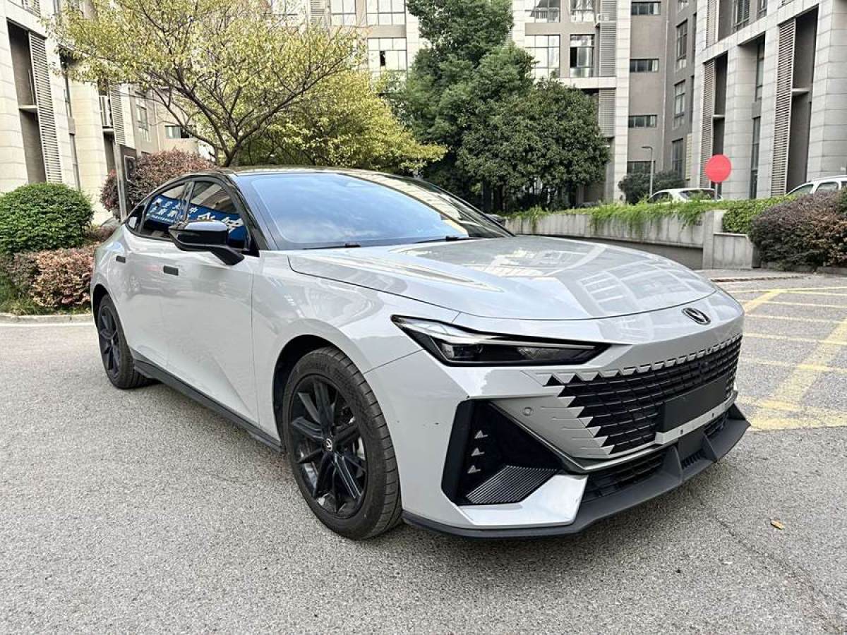 長安 長安UNI-V  2023款 1.5T 尊貴型圖片