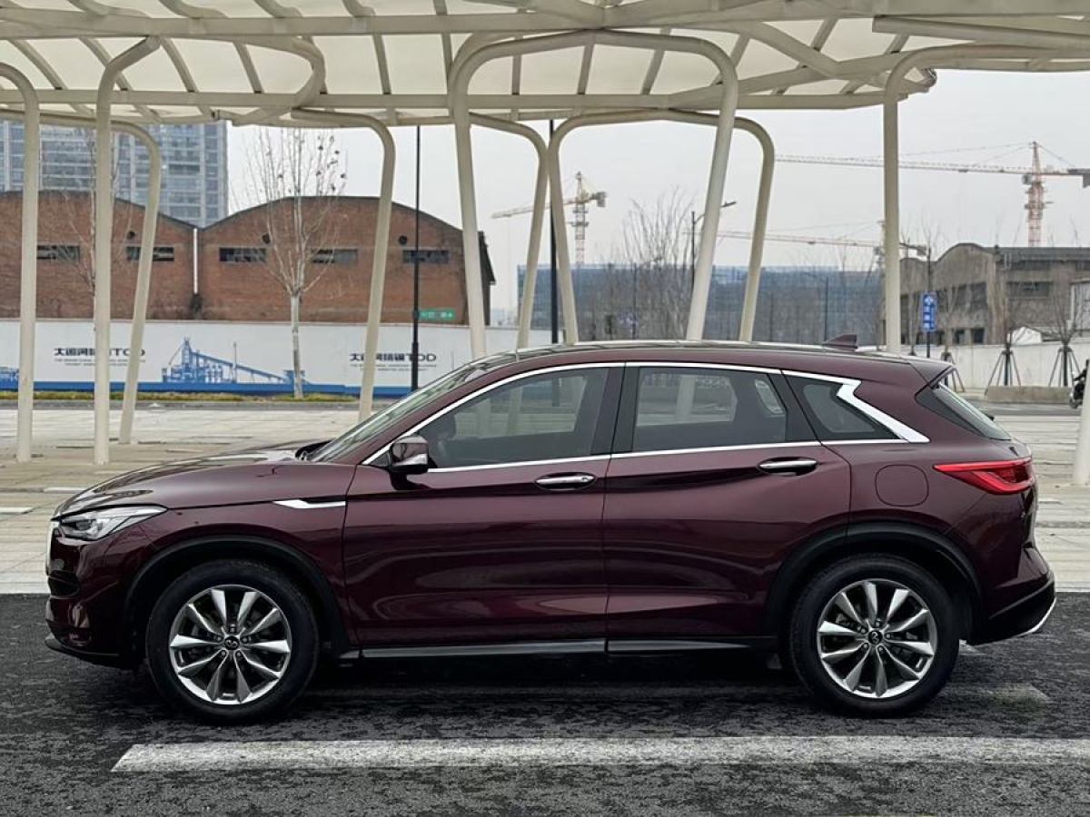 英菲尼迪 QX50  2020款 改款 2.0T 兩驅(qū)時(shí)尚版圖片