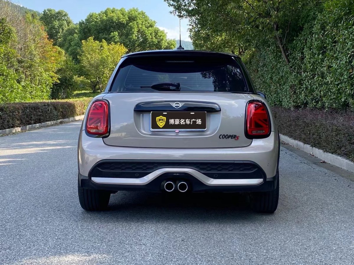 MINI MINI  2022款 改款 2.0T COOPER S 經(jīng)典派 五門版圖片