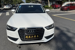 奥迪A4L 奥迪 35 TFSI 典藏版 自动标准型