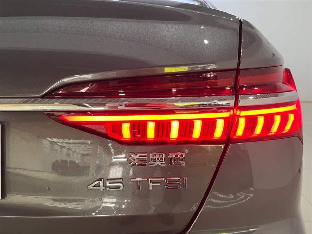 奧迪 奧迪A6L  2021款 45 TFSI 臻選動(dòng)感型圖片