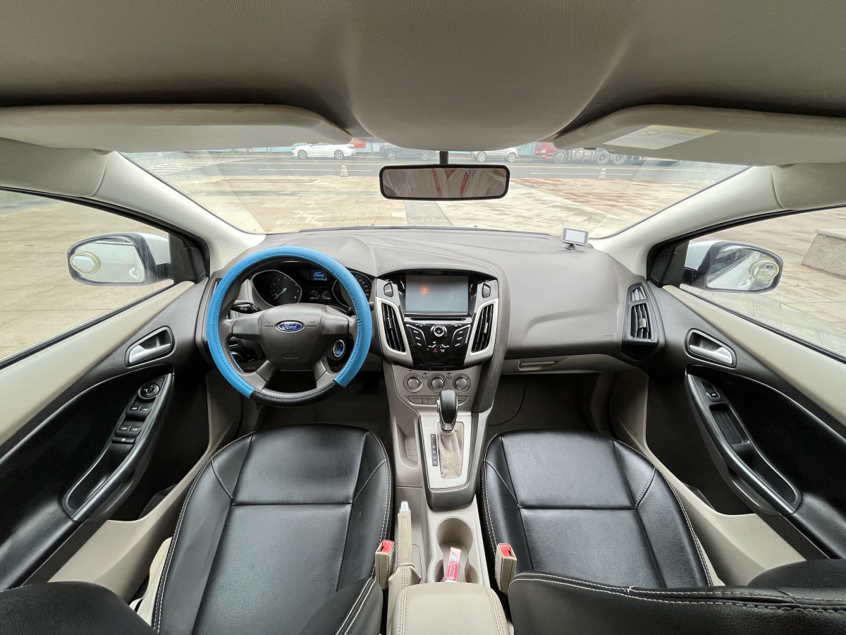 2014年11月福特 福克斯  2012款 三厢 1.6L 自动舒适型