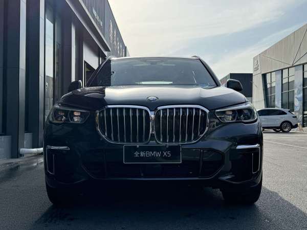 宝马 宝马X5  2022款 xDrive 30Li 尊享型M运动套装