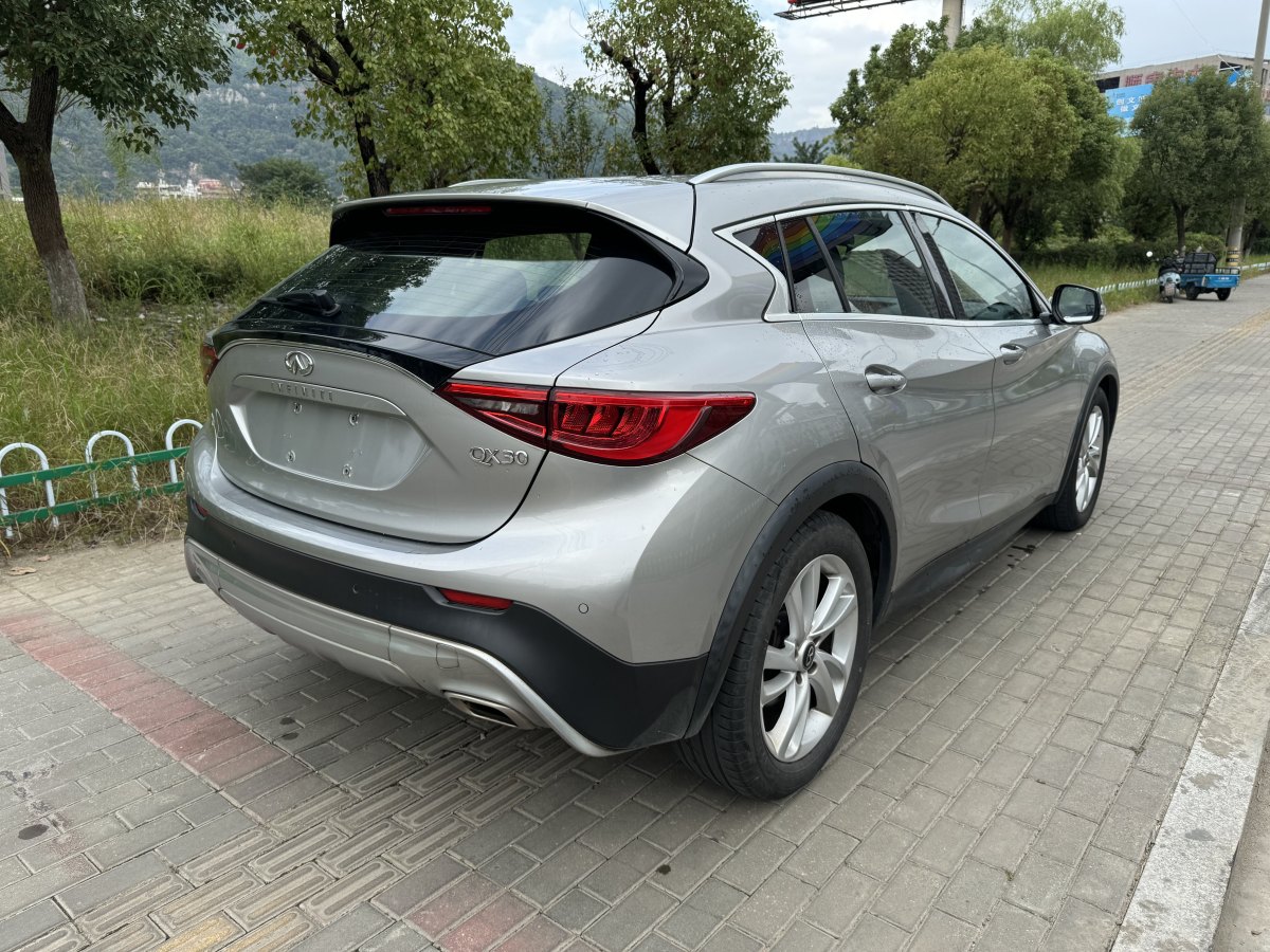 英菲尼迪 QX30  2017款 1.6T 兩驅(qū)時(shí)尚版圖片