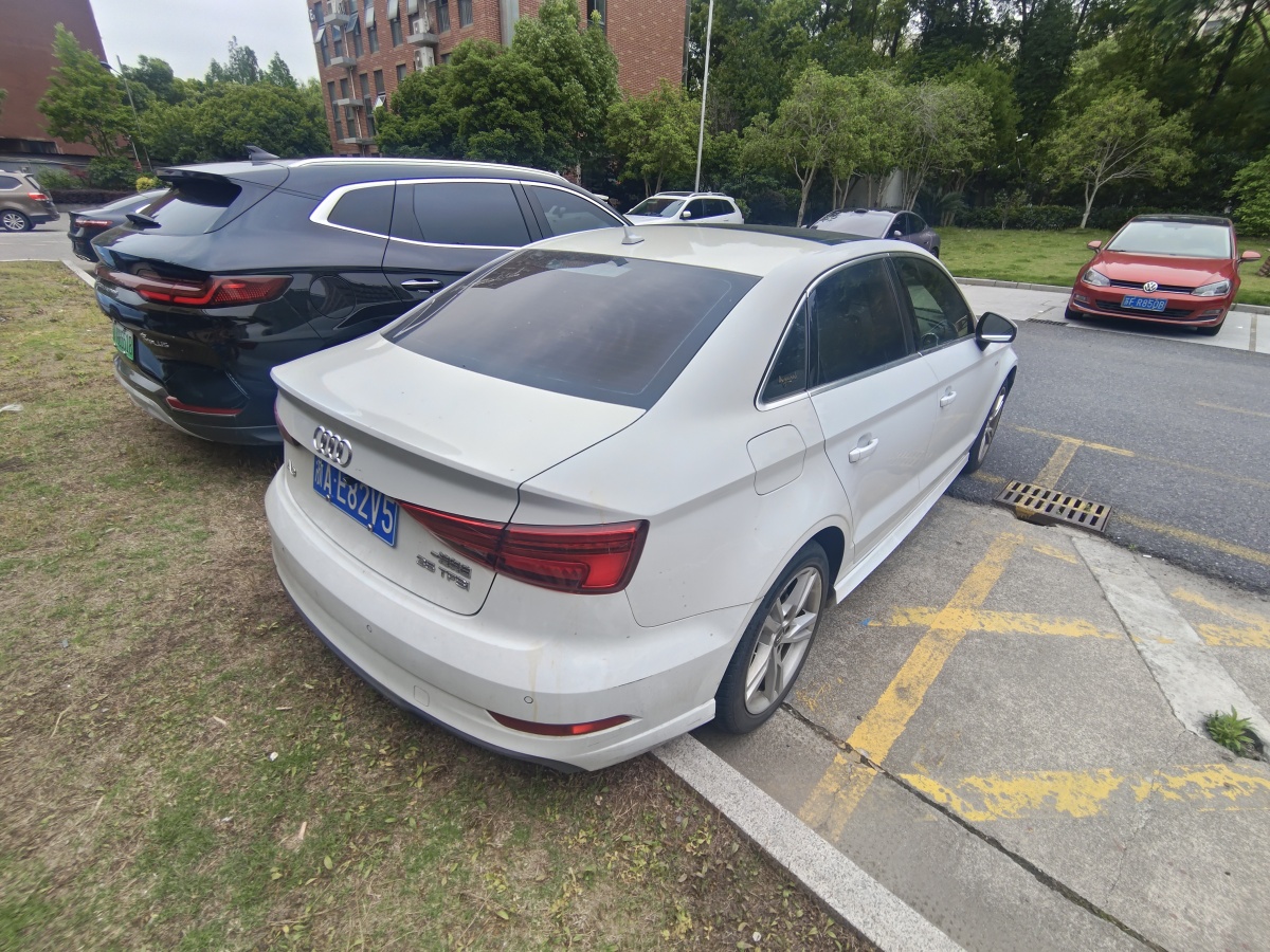奧迪 奧迪A3  2018款 30周年年型 Limousine 35 TFSI 時(shí)尚型圖片