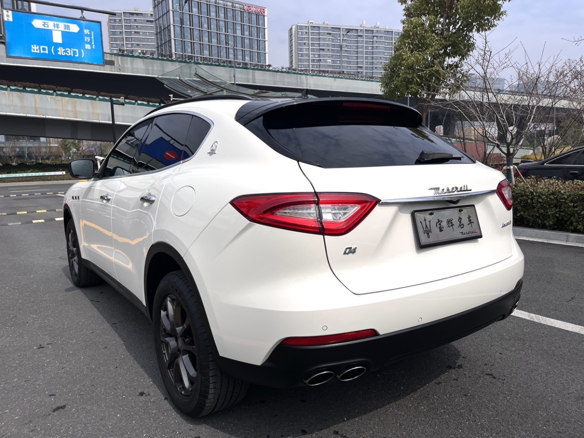 瑪莎拉蒂 Levante  2019款  3.0T 350Hp 標(biāo)準(zhǔn)版圖片