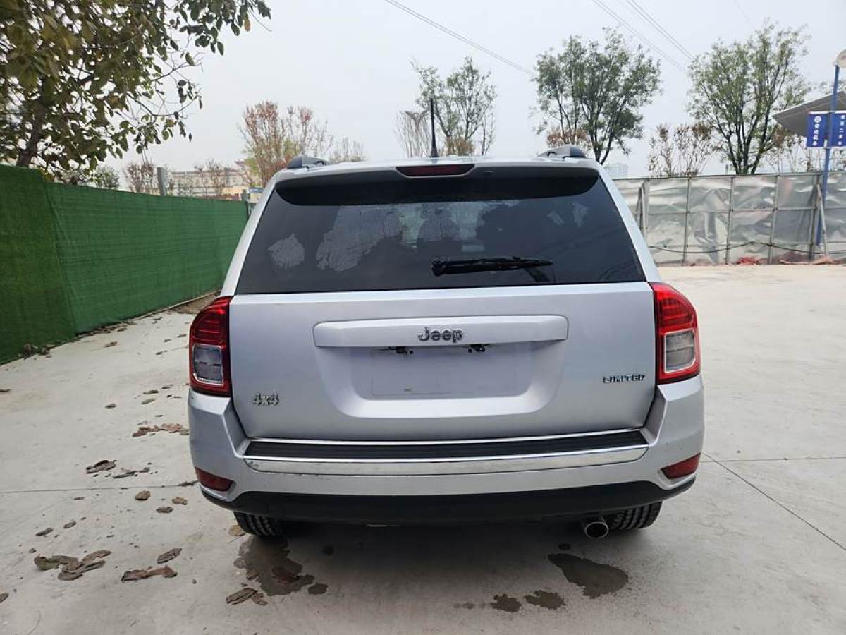 Jeep 指南者  2012款 2.4L 四驅(qū)豪華版圖片