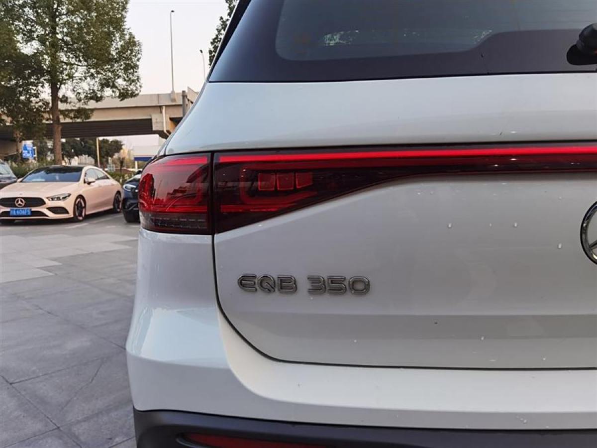 奔馳 奔馳EQB  2022款 EQB 350 4MATIC 首發(fā)特別版圖片