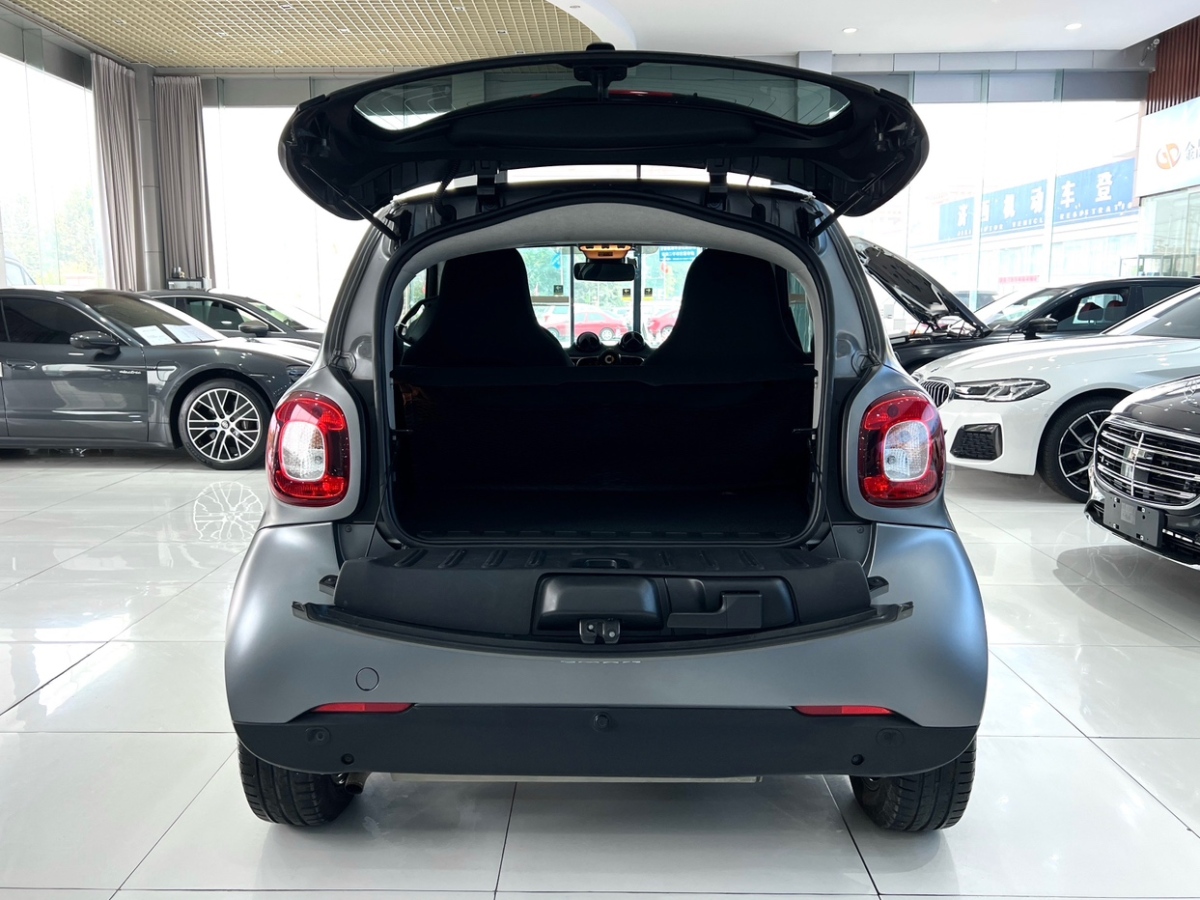 smart fortwo  2019款 0.9T 66千瓦硬頂風(fēng)擎版 國(guó)VI圖片