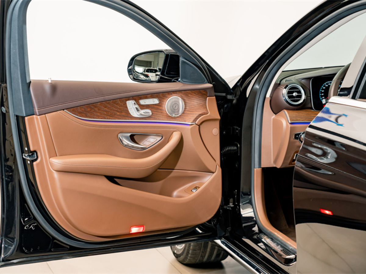 奔驰 奔驰E级  2022款 改款三 E 300 L 豪华型图片
