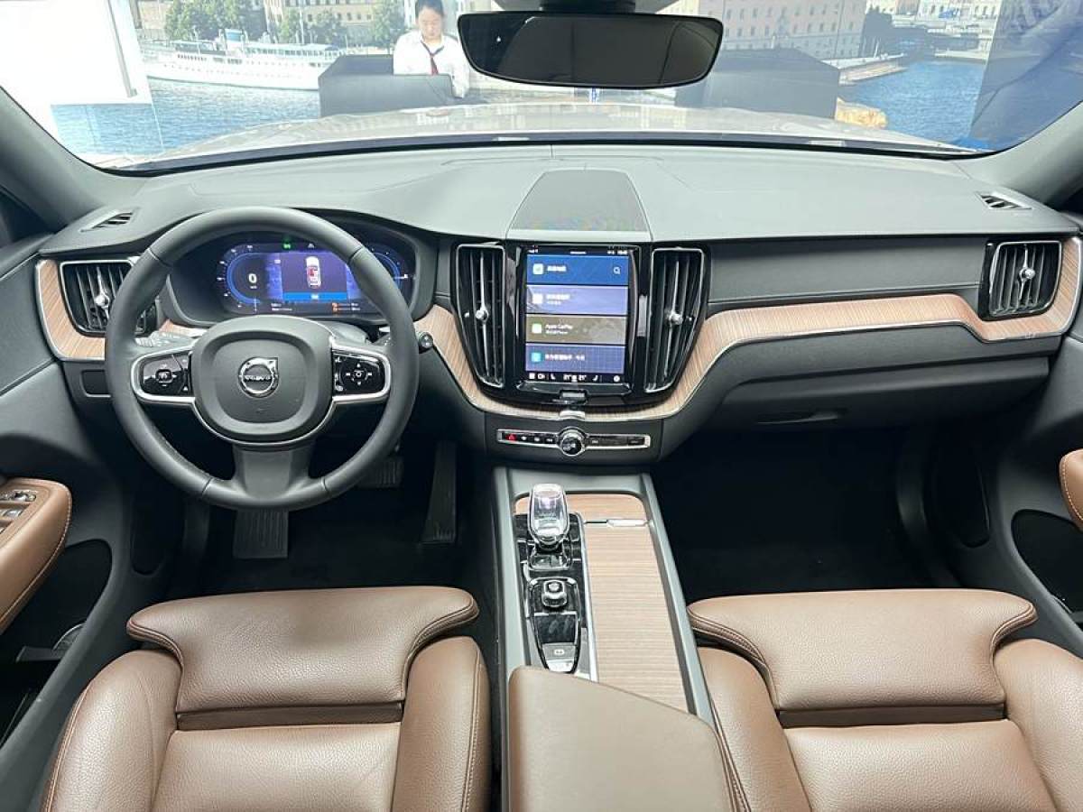 沃爾沃 XC60新能源  2024款 T8 插電混動(dòng) 長(zhǎng)續(xù)航四驅(qū)智遠(yuǎn)運(yùn)動(dòng)版圖片