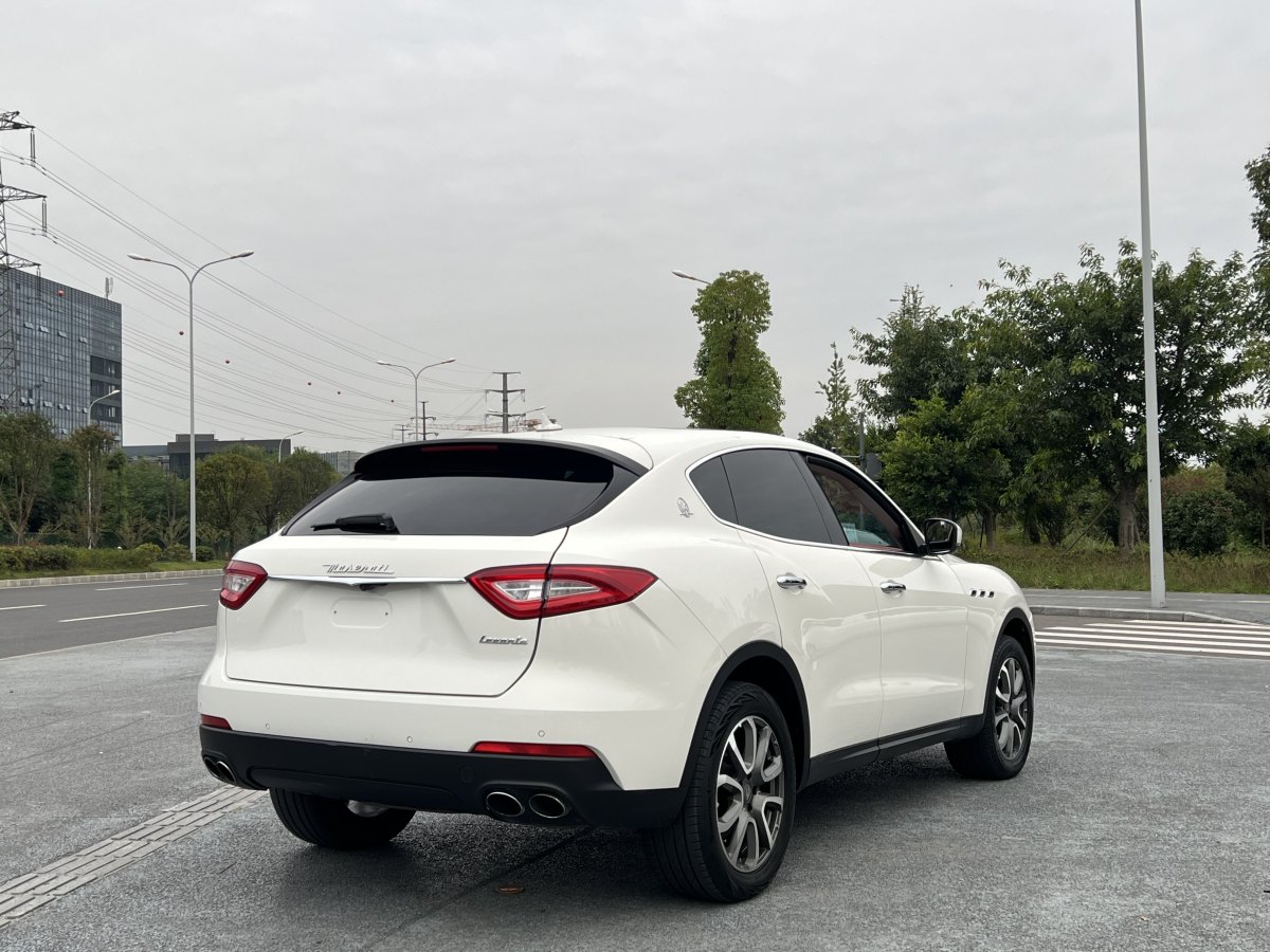 瑪莎拉蒂 Levante  2019款  3.0T 350Hp 標(biāo)準(zhǔn)版圖片