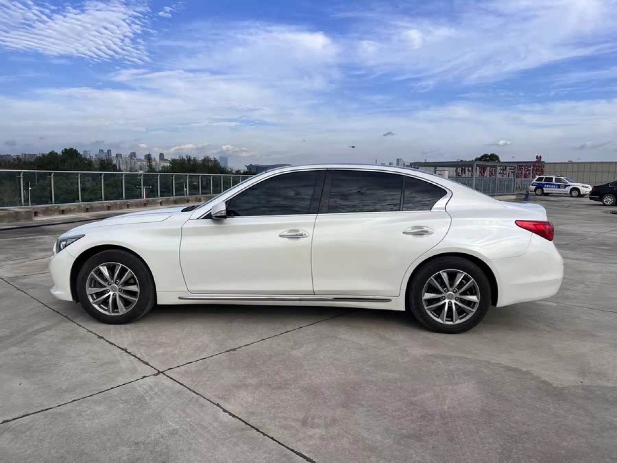 英菲尼迪 Q50L  2016款 2.0T 悅享版圖片