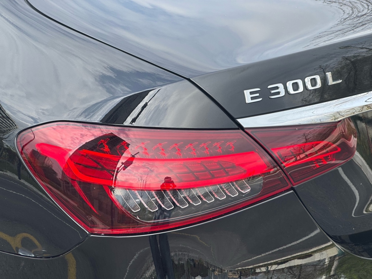 奔驰 奔驰E级  2021款 E 300 L 豪华型图片