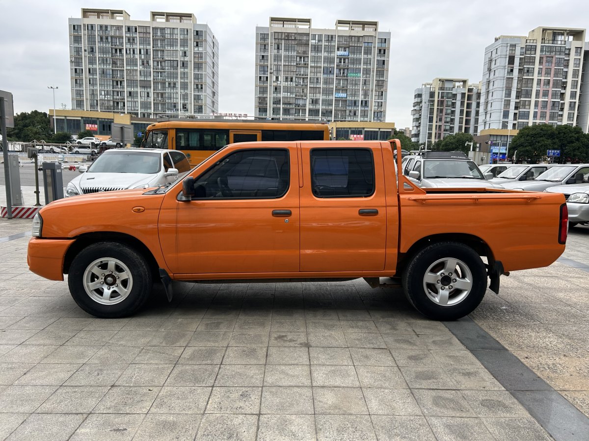 日產(chǎn) D22  2013款 2.4L汽油兩驅(qū)標準型圖片