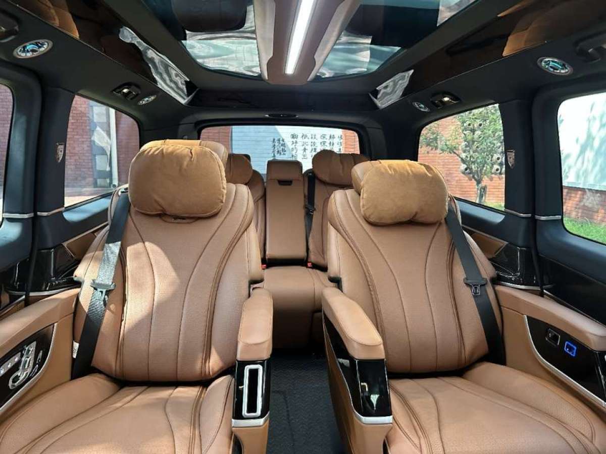 奔馳 V級(jí)  2021款 V 260 L 長(zhǎng)軸距尊貴版圖片