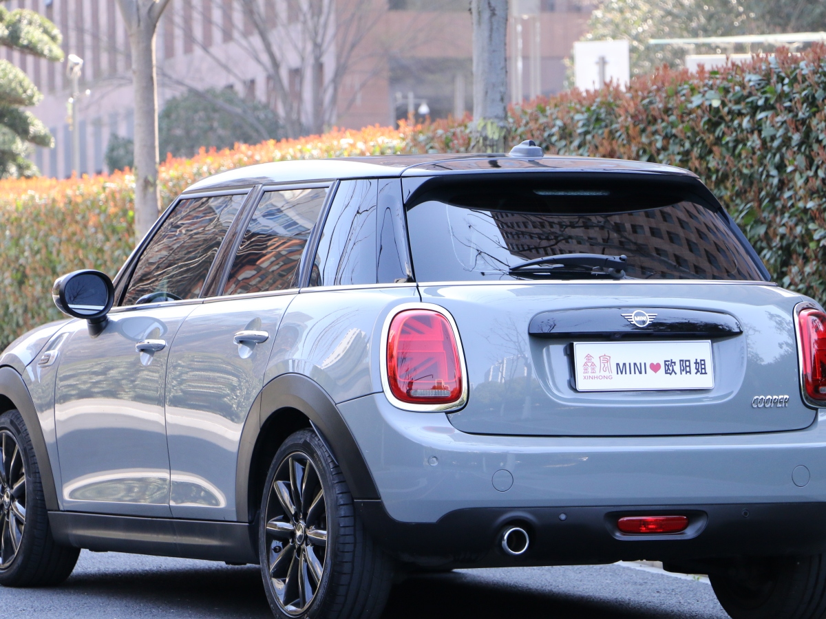 MINI MINI  2021款 1.5T COOPER 藝術(shù)家 五門(mén)版圖片