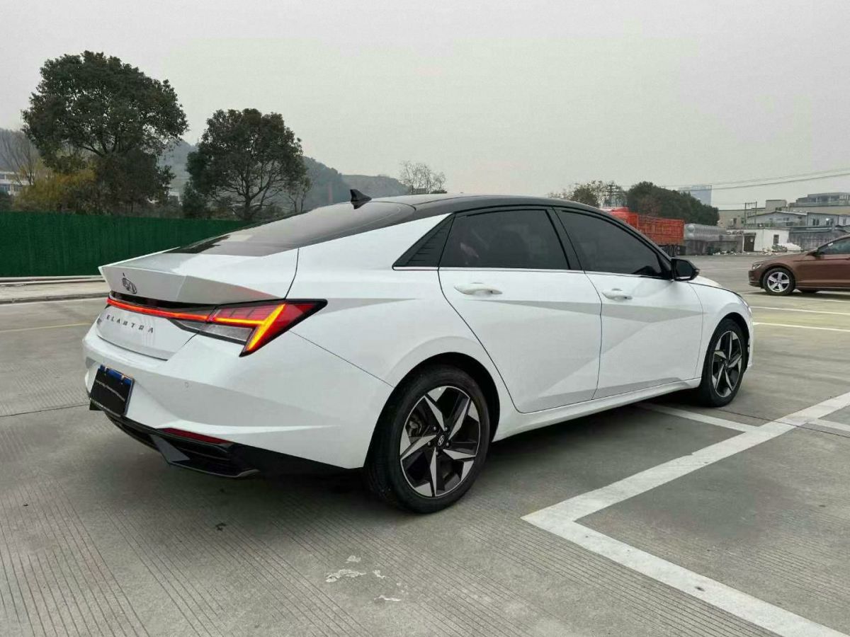 現(xiàn)代 伊蘭特  2023款 1.5L CVT GLS領(lǐng)先版圖片