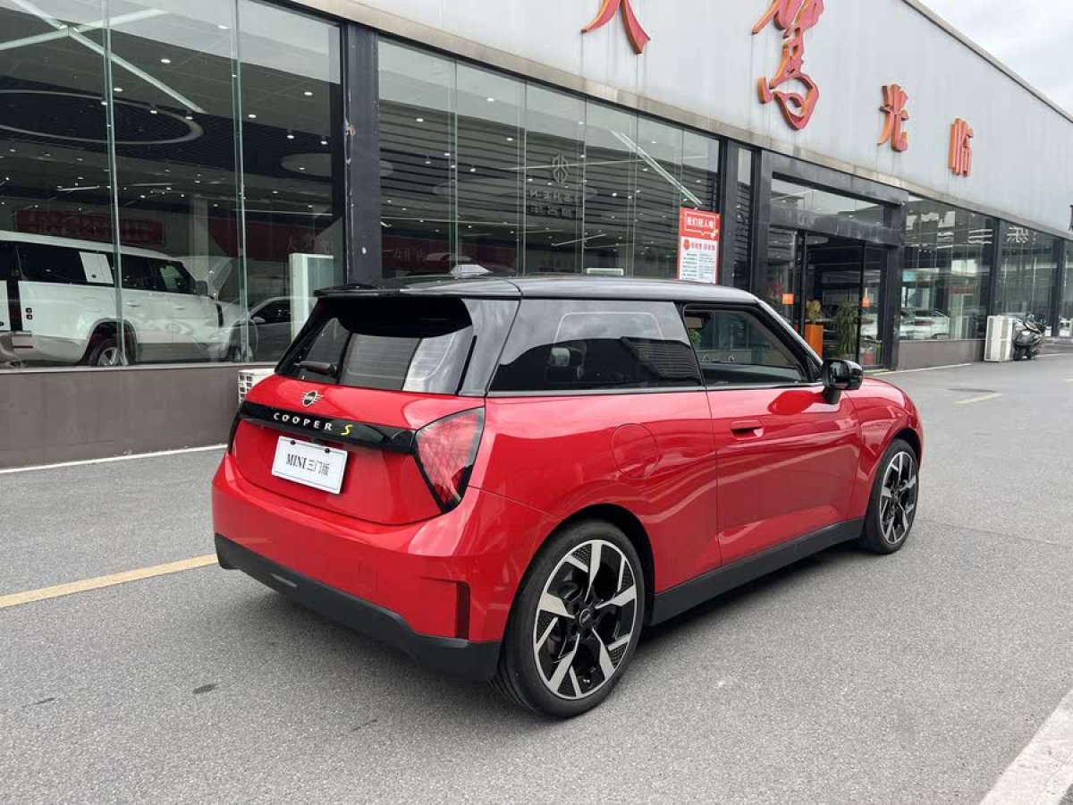 MINI 電動MINI COOPER  2024款 452km COOPER SE 藝術(shù)家圖片