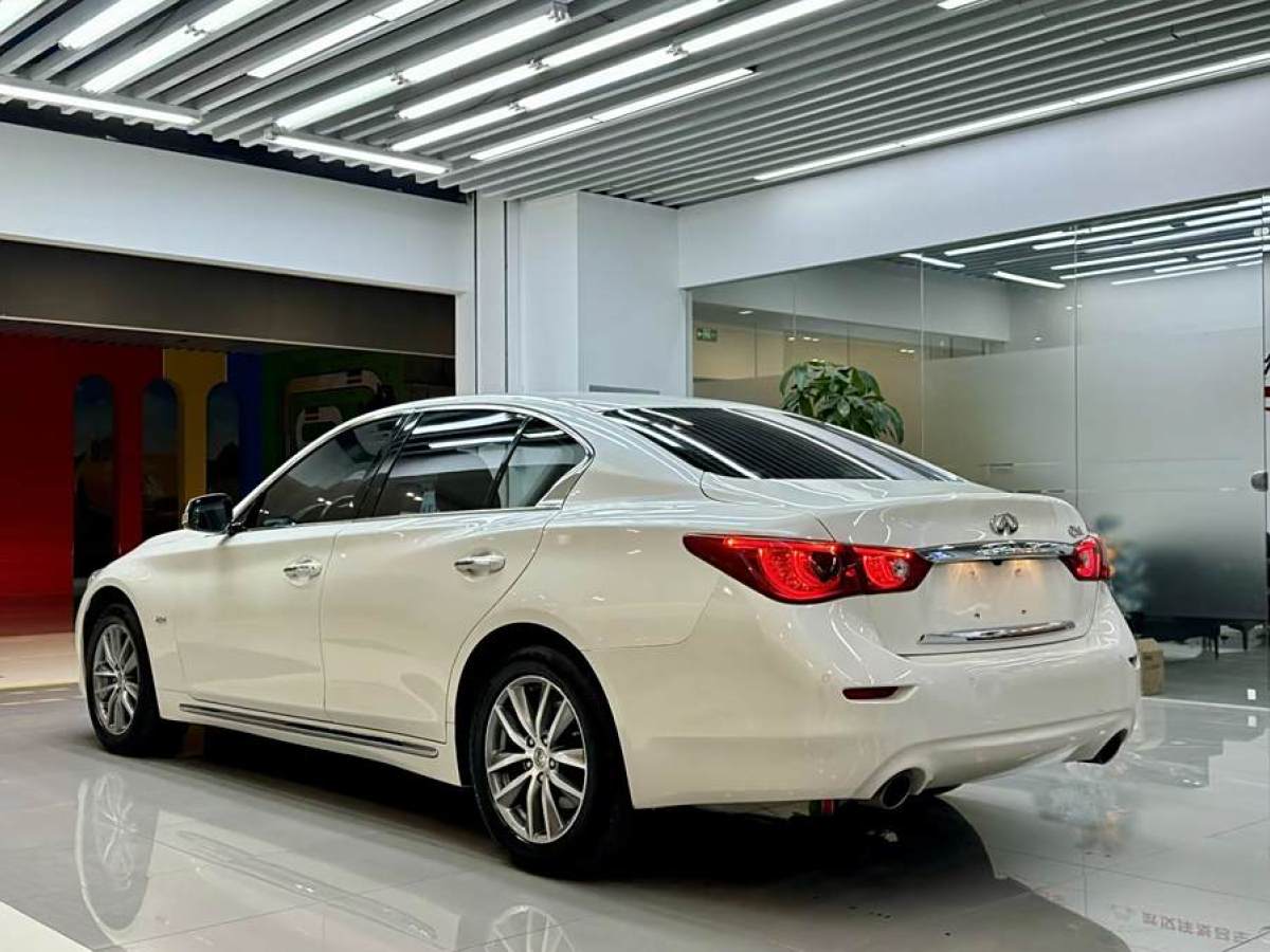 2015年12月英菲尼迪 Q50L  2016款 2.0T 舒適版