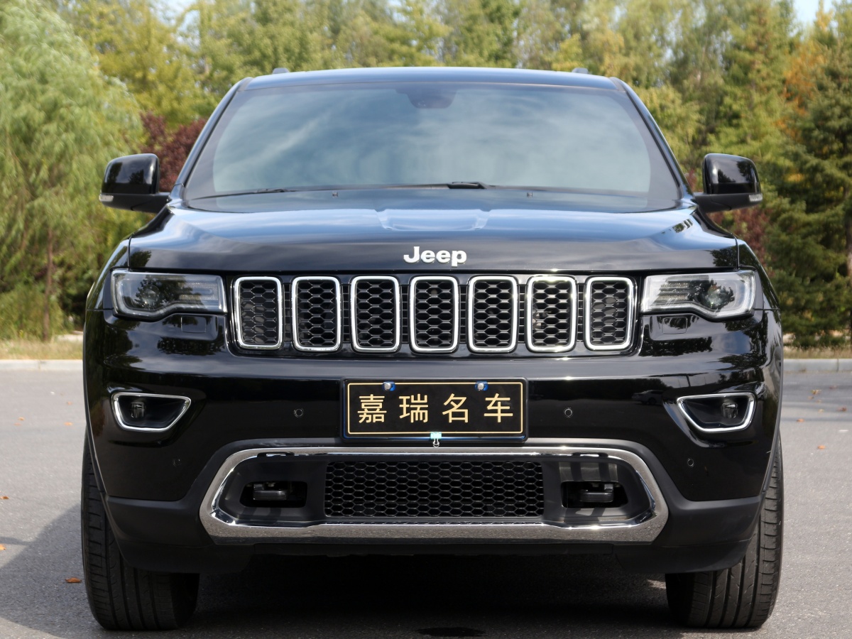 Jeep 大切諾基  2020款 3.0L 專業(yè)導(dǎo)航版圖片