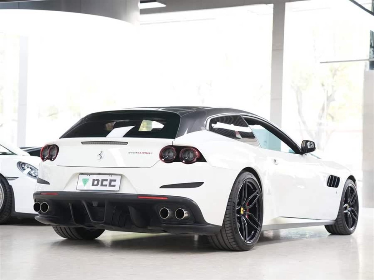 法拉利 GTC4Lusso  2017款 3.9T V8圖片