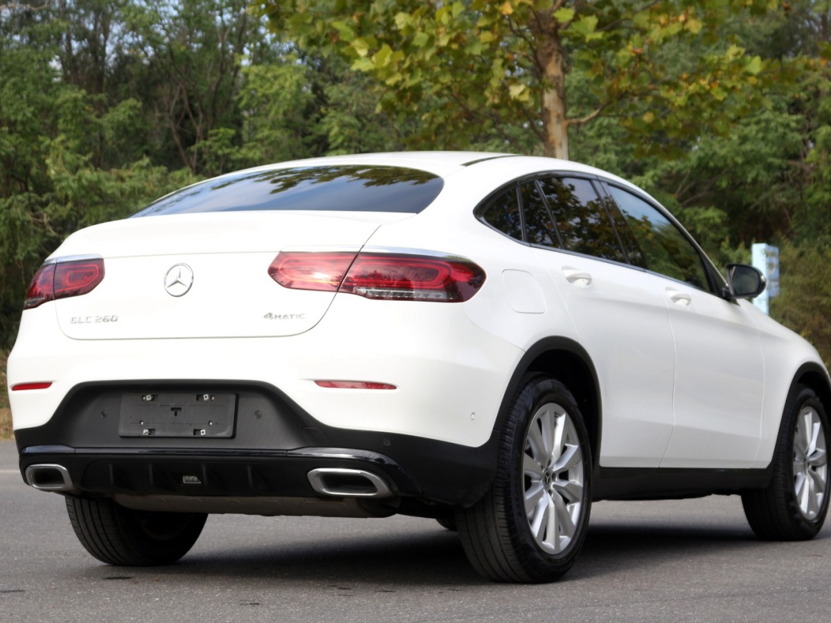 2020年7月奔馳 奔馳GLC  2021款 GLC 260 4MATIC 轎跑SUV