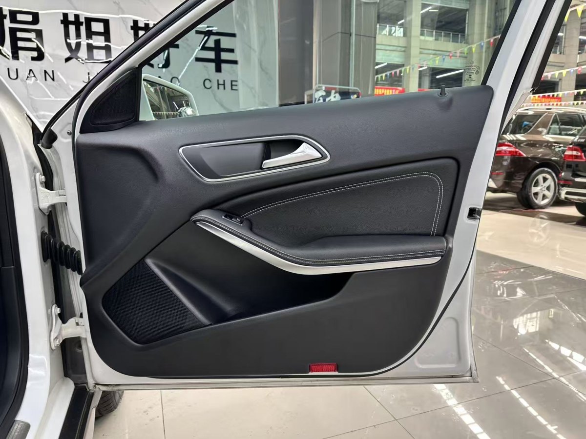 奔馳 奔馳GLA  2019款 GLA 200 動感型圖片