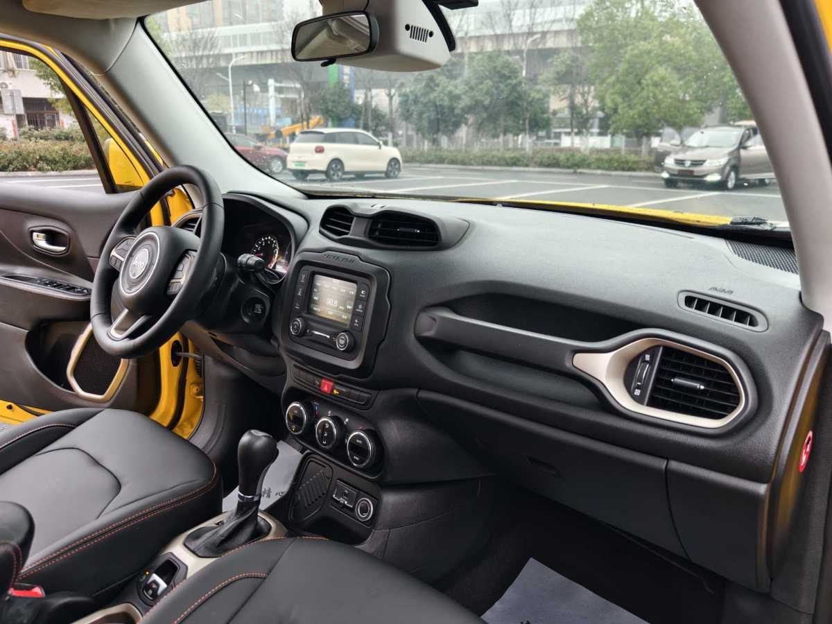 Jeep 自由俠  2018款 互聯(lián)大屏版 180T 自動(dòng)勁能版圖片
