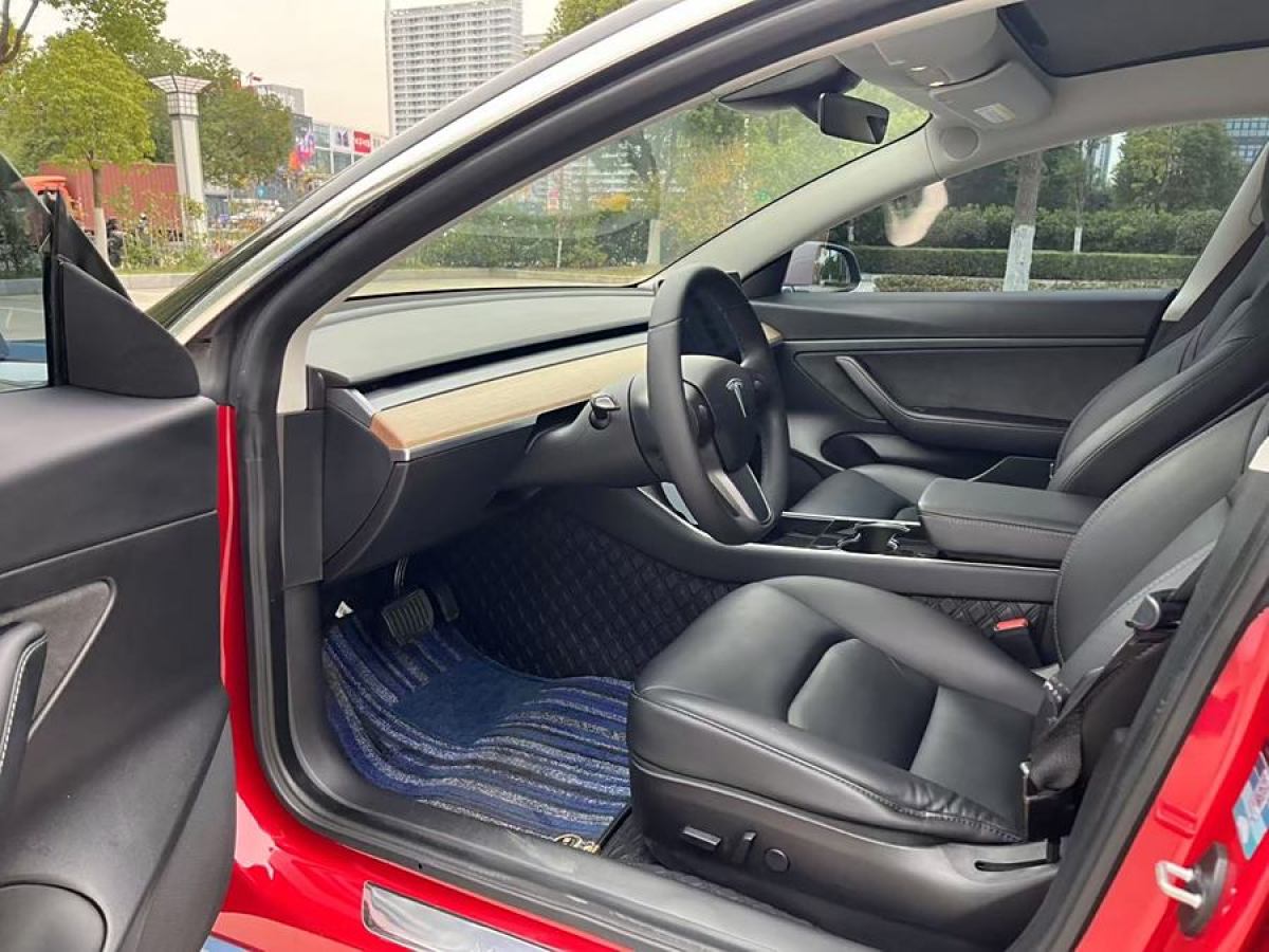 特斯拉 Model 3  2019款 標(biāo)準(zhǔn)續(xù)航后驅(qū)升級版圖片