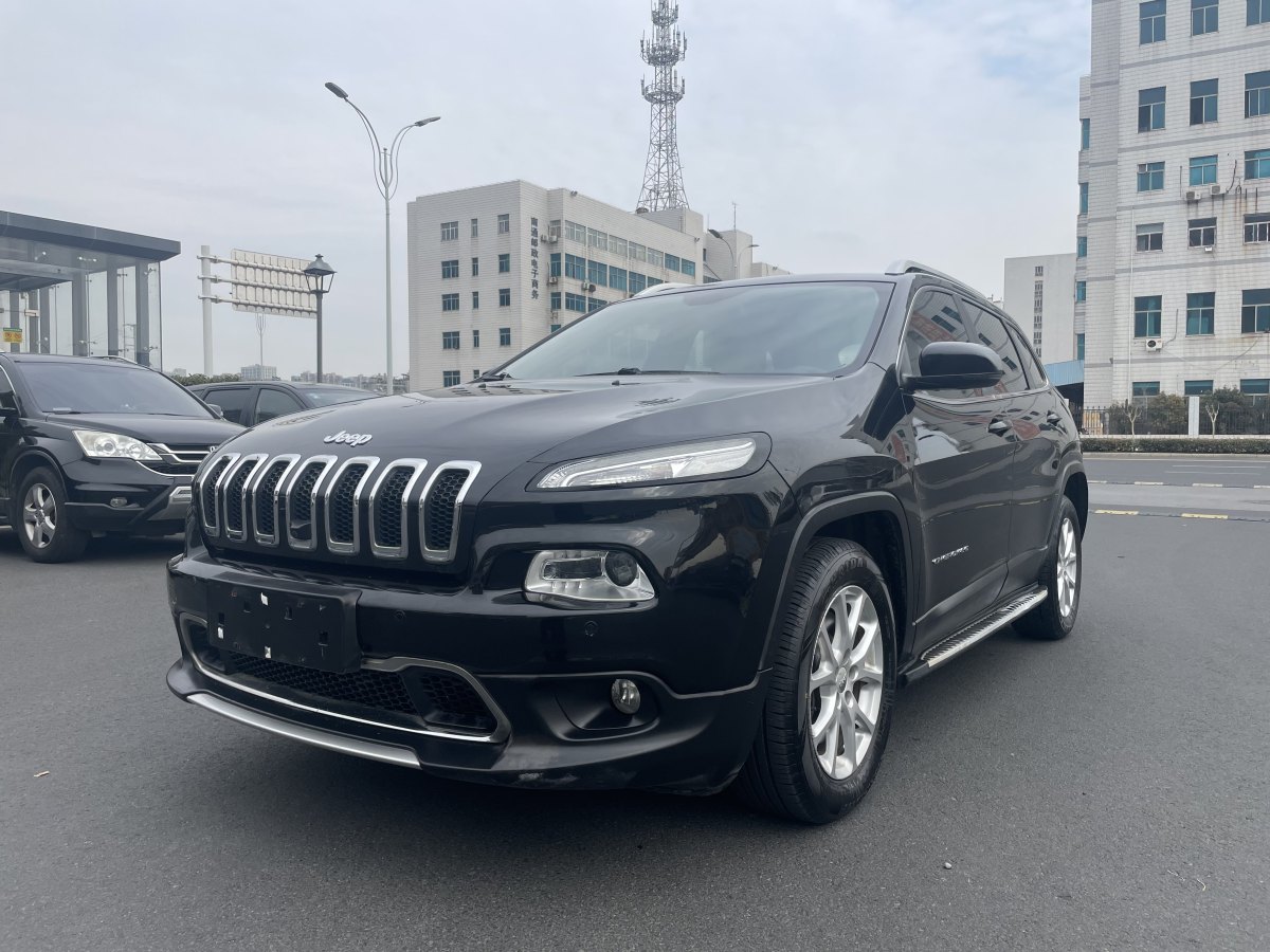 Jeep 自由光  2017款 2.0L 優(yōu)越版圖片