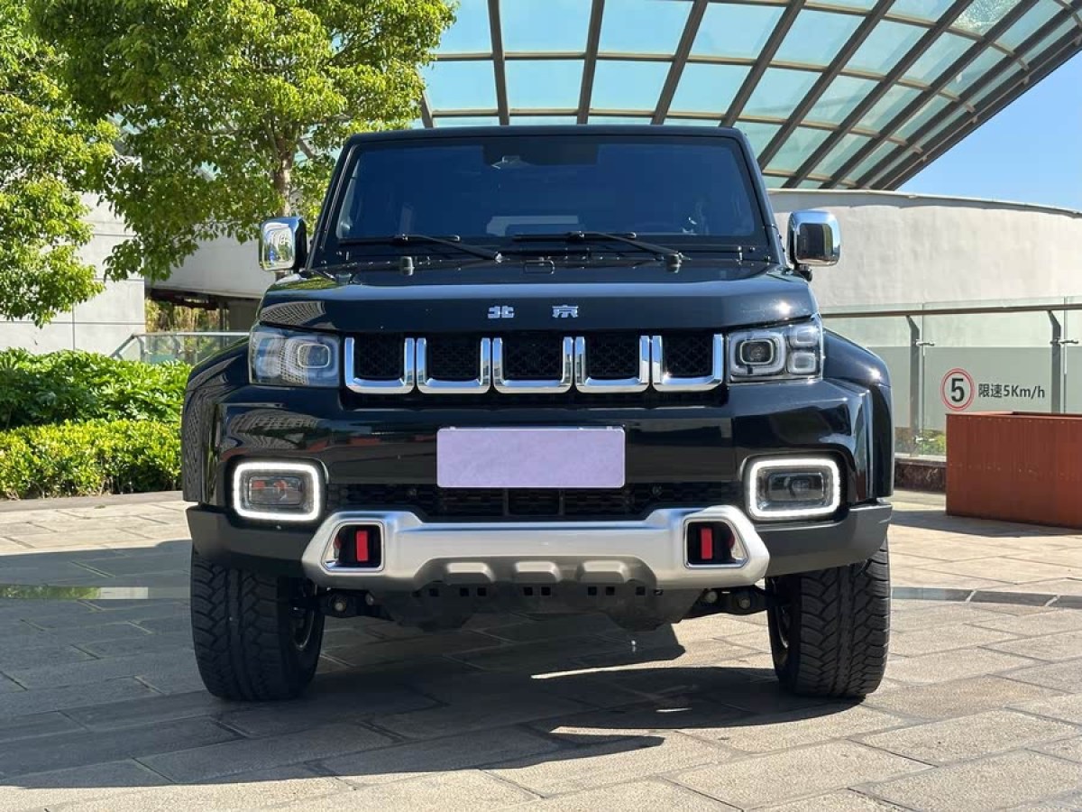 北京 BJ40  2023款 2.0T 自動兩驅(qū)城市獵人版?zhèn)b客型圖片