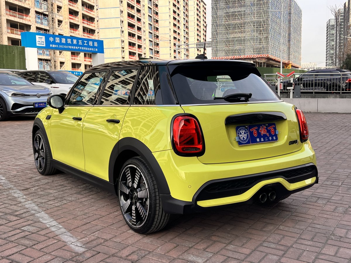 MINI MINI  2023款 改款 2.0T COOPER S 藝術(shù)家 五門版圖片