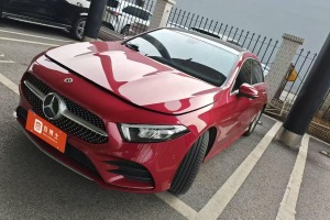 奔馳A級(jí) 奔馳 改款 A 200 L 運(yùn)動(dòng)轎車(chē)動(dòng)感型