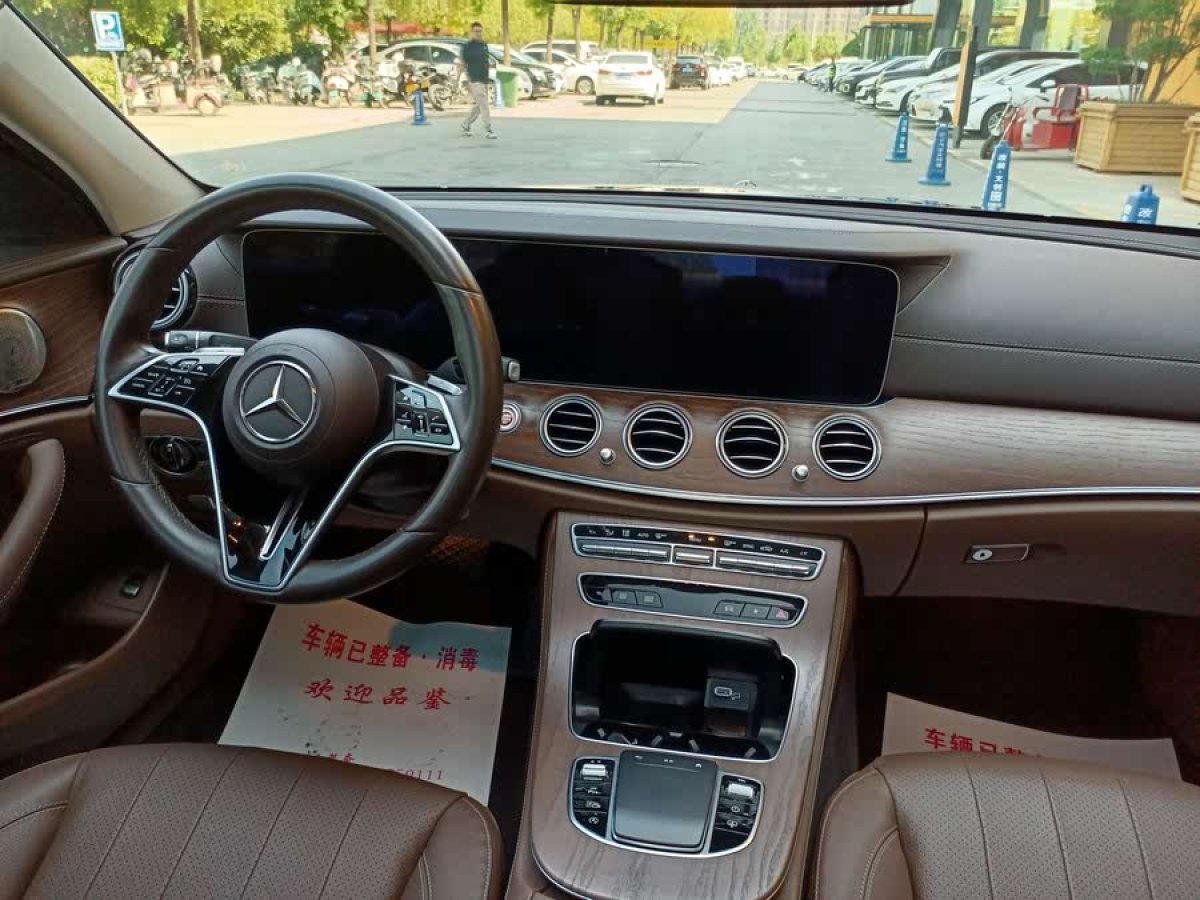 奔馳 奔馳E級(jí)  2022款 改款三 E 300 L 豪華型圖片