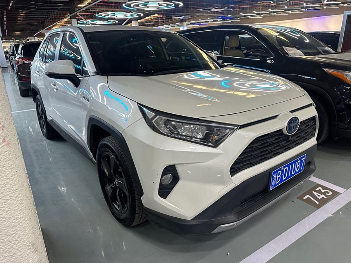 豐田 RAV4榮放  2021款 改款 雙擎 2.5L CVT四驅(qū)精英PLUS版圖片