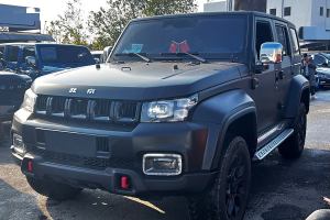 BJ40 北京 2.0T 自動(dòng)四驅(qū)城市獵人版?zhèn)b客型