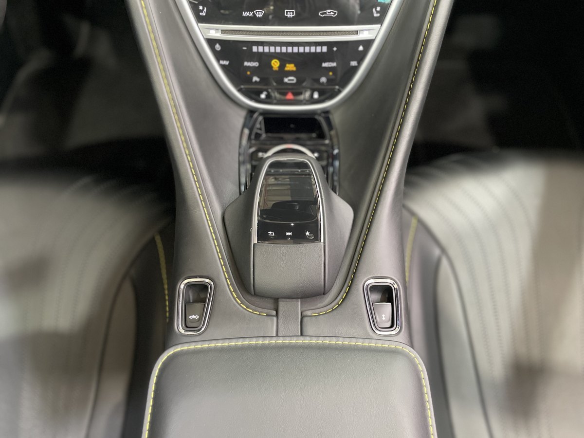 阿斯顿·马丁 阿斯顿・马丁DB11  2020款 4.0T V8 Volante图片