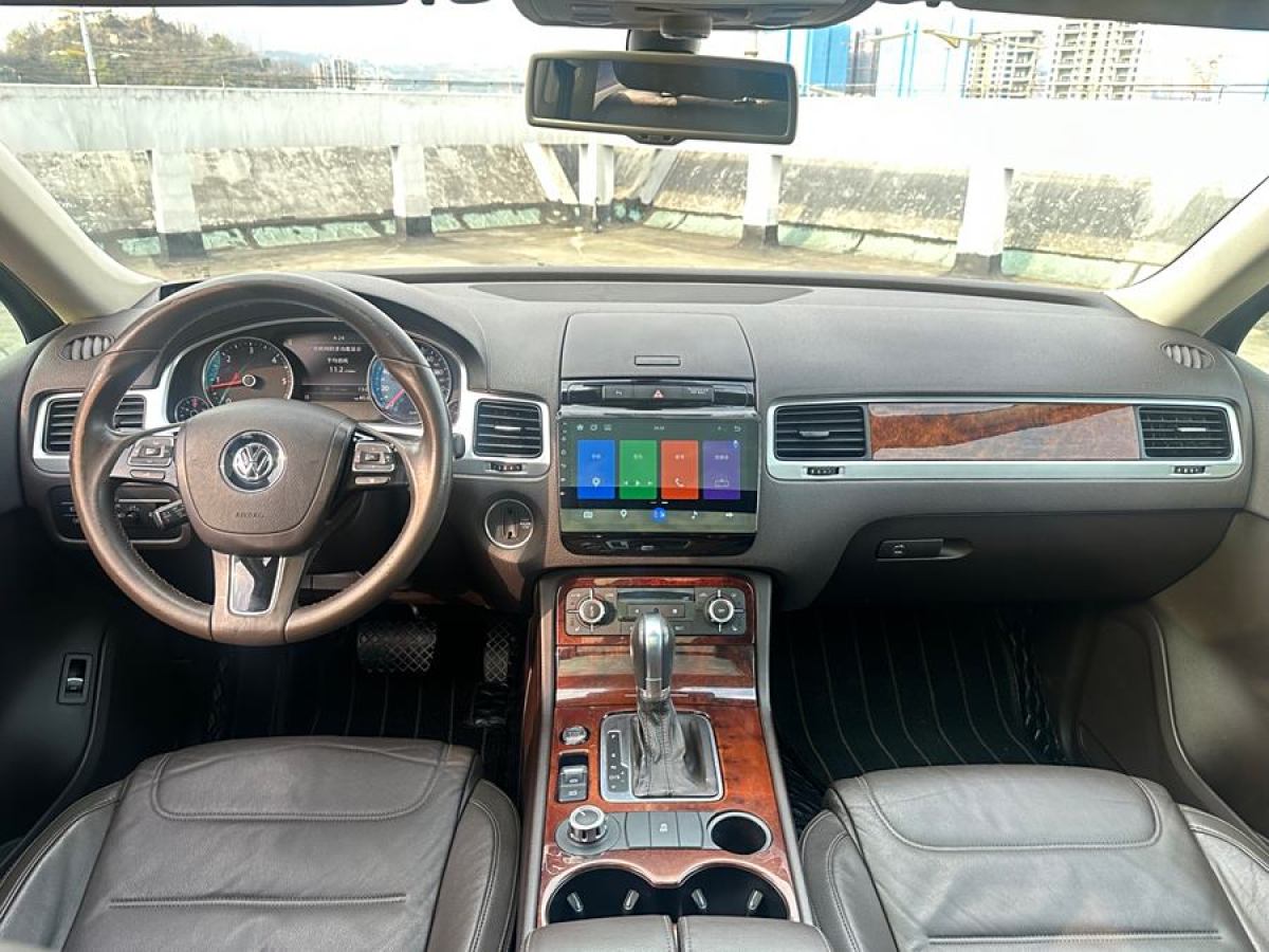 大眾 途銳  2011款 3.0TDI 柴油標(biāo)配型圖片