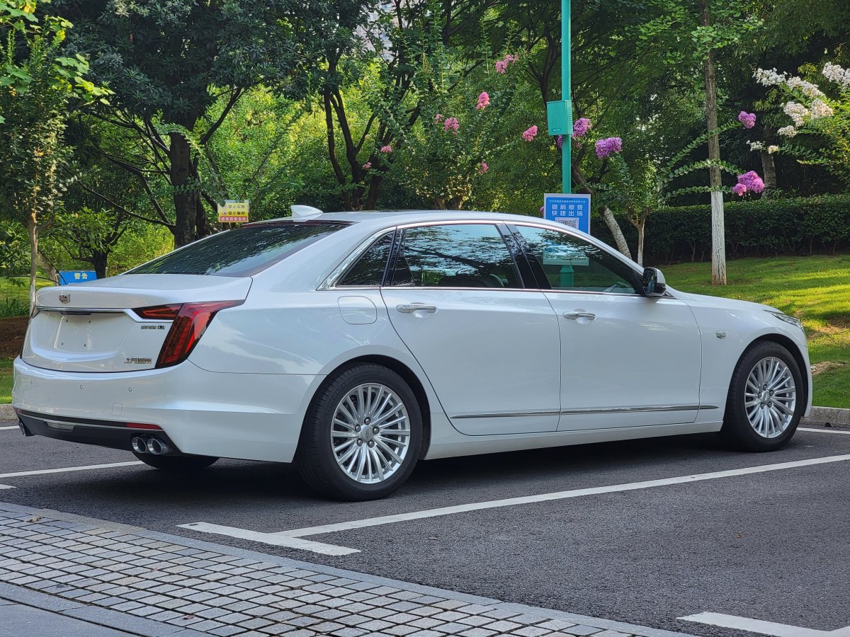 凱迪拉克 CT6  2022款 28T 豪華型圖片