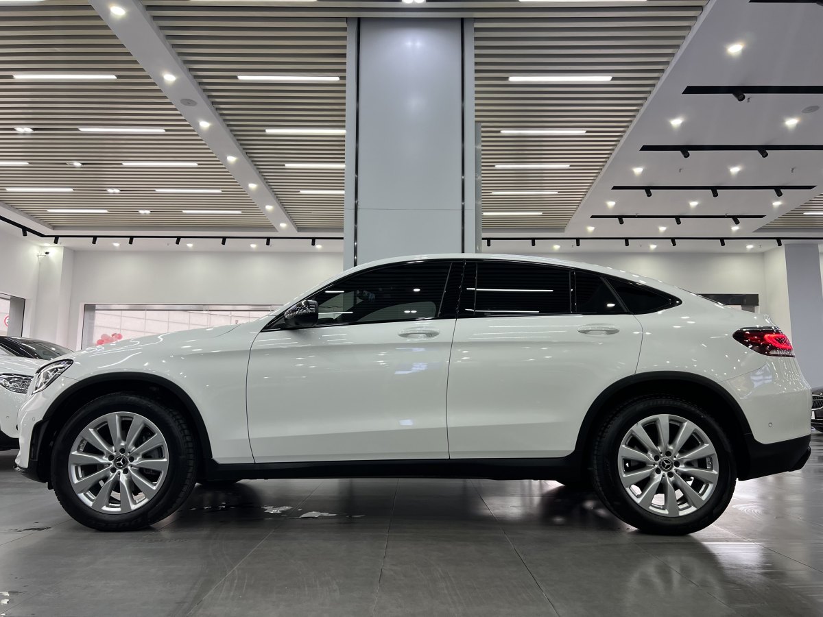 奔馳 奔馳GLC  2021款 GLC 260 4MATIC 轎跑SUV圖片