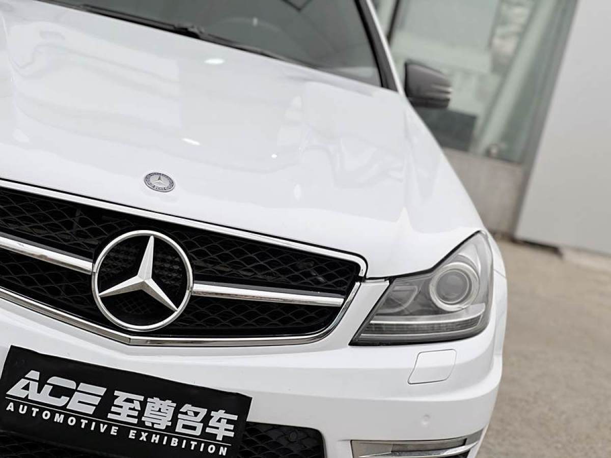 奔馳 奔馳C級(jí)AMG  2012款 AMG C 63 動(dòng)感型圖片