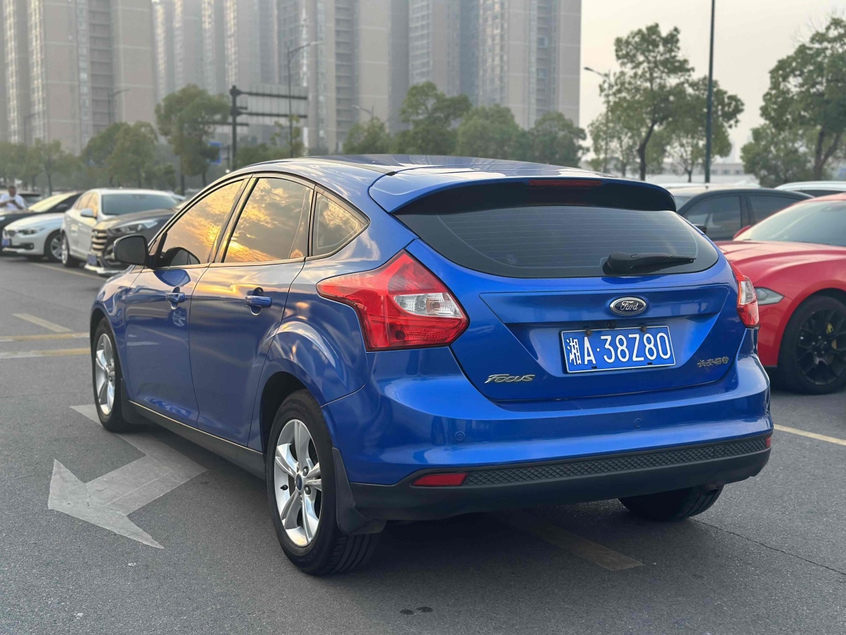 福特 ?？怂? 2012款 兩廂 1.6L 自動風(fēng)尚型圖片