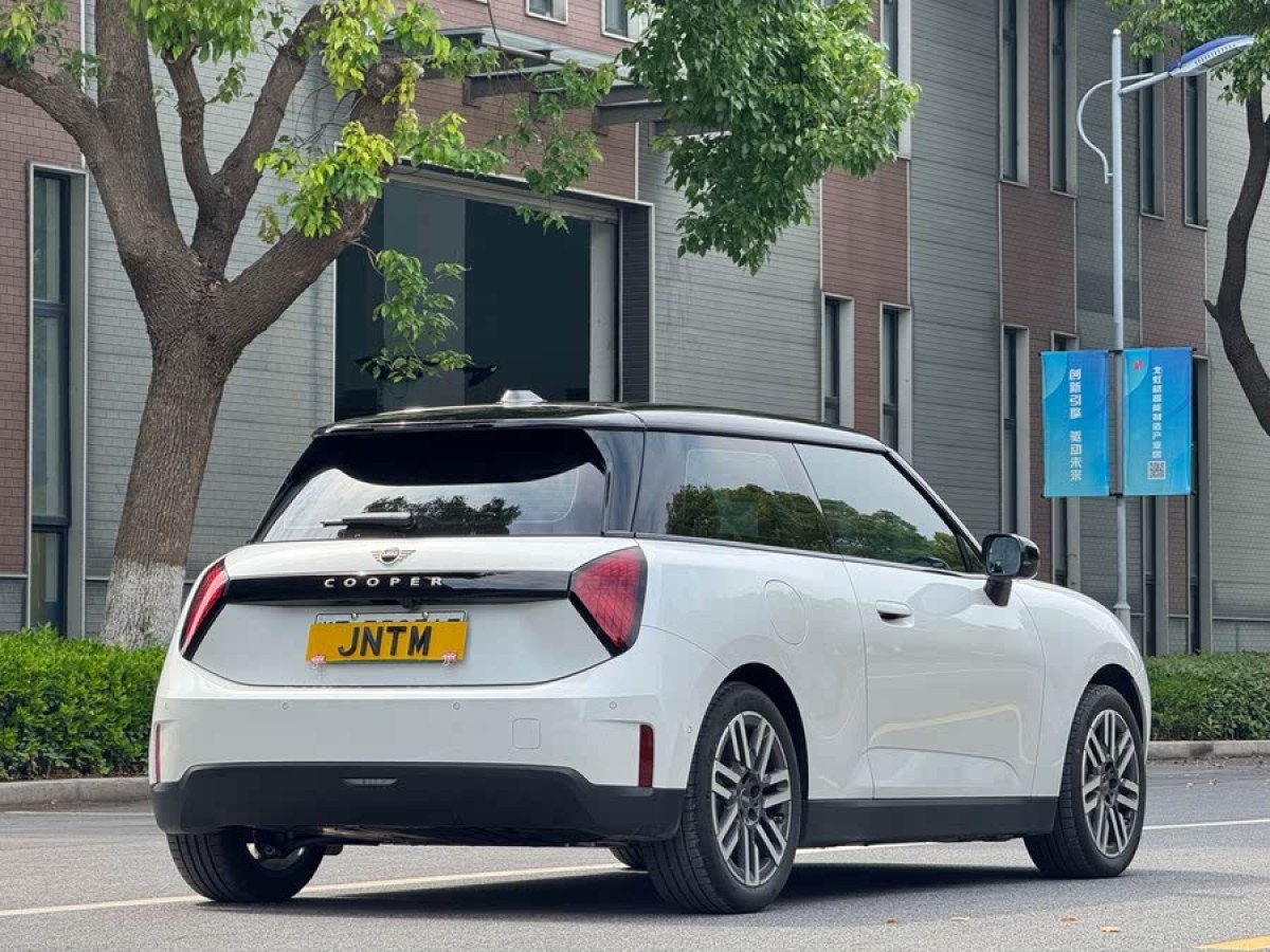 MINI 電動MINI COOPER  2024款 456km COOPER E 經典派圖片