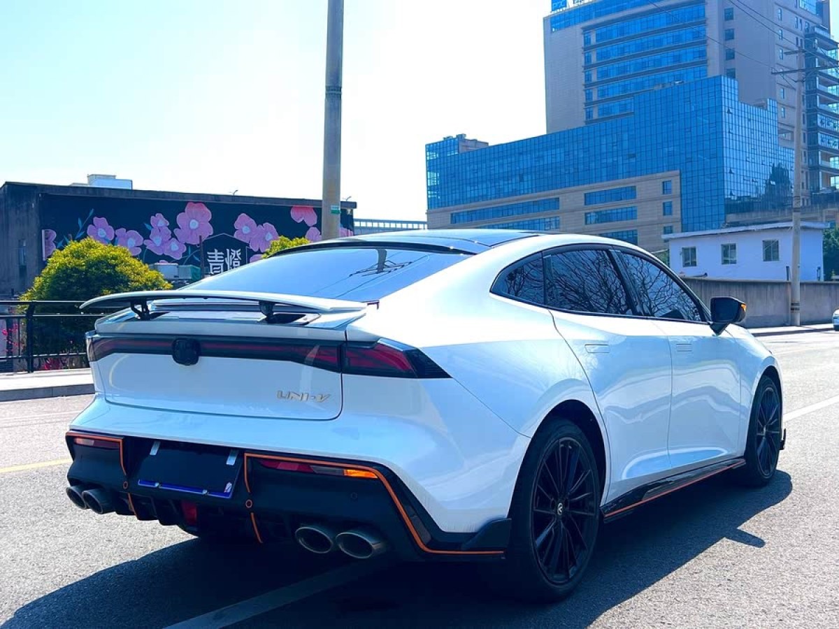長安 長安UNI-V  2023款 1.5T 運(yùn)動(dòng)版圖片