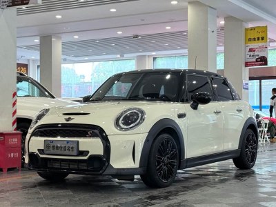 2021年8月 MINI MINI 改款 2.0T COOPER S 經(jīng)典派 五門版圖片